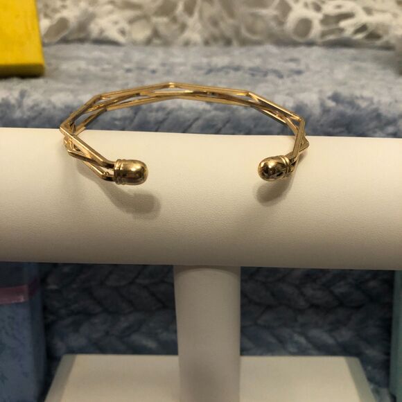 Cuff-style Bracelet - Picture 8 of 8